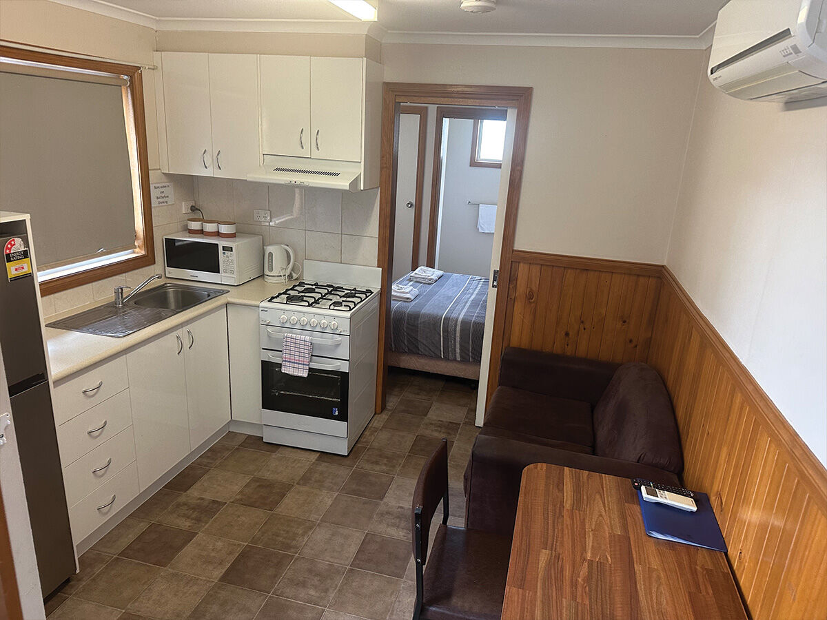 Lake Burrumbeet Caravan Park 1 Bedroom Standard Cabin Lake Burrumbeet Caravan Park - 1 Bedroom Standard Cabin