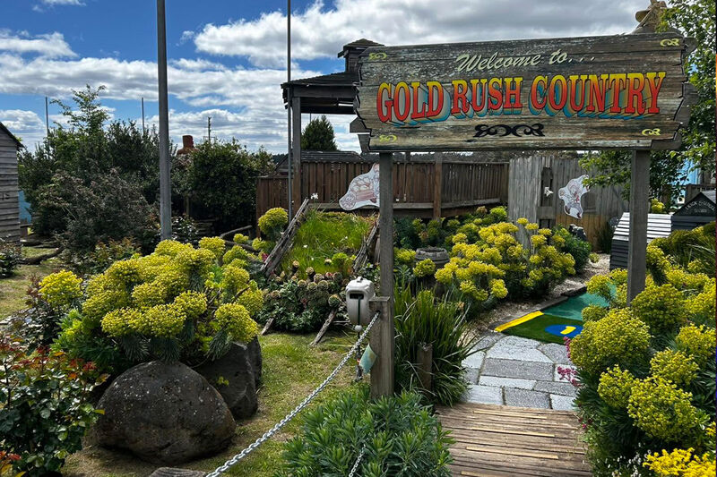 Gold Rush Mini Golf