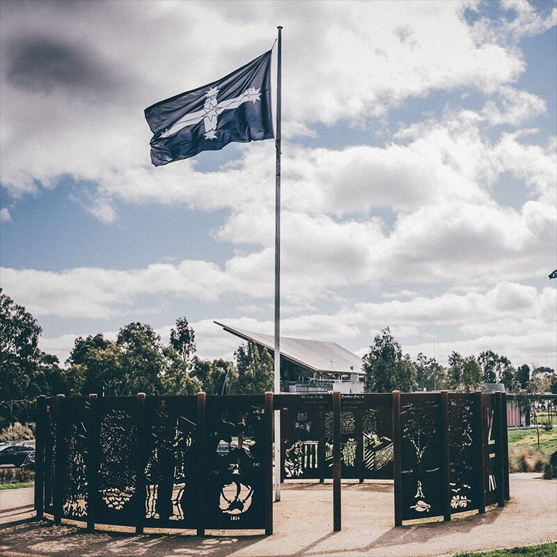 Eureka Centre + Stockage Memorial - Lake Burrumbeet Caravan Park