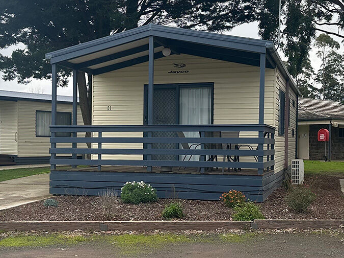 Deluxe - Lake Burrumbeet Caravan Park