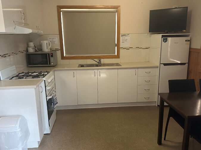 Standard Cabins - Lake Burrumbeet Caravan Park
