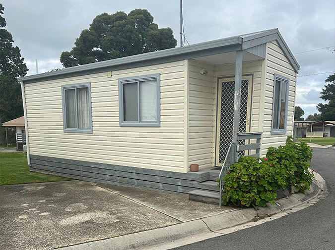 Standard Cabins - Lake Burrumbeet Caravan Park