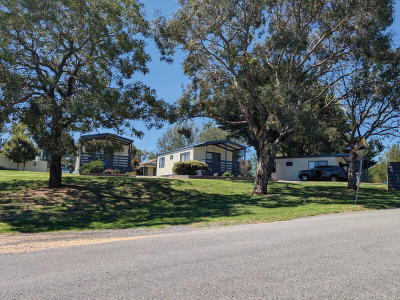 About Us - Lake Burrumbeet Caravan Park