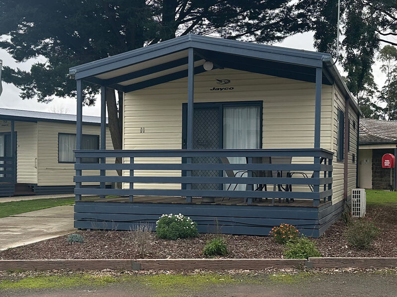 2 Bedroom Large Deluxe Cabin