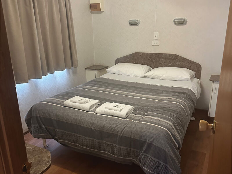 2 Bedroom Large Deluxe Cabin
