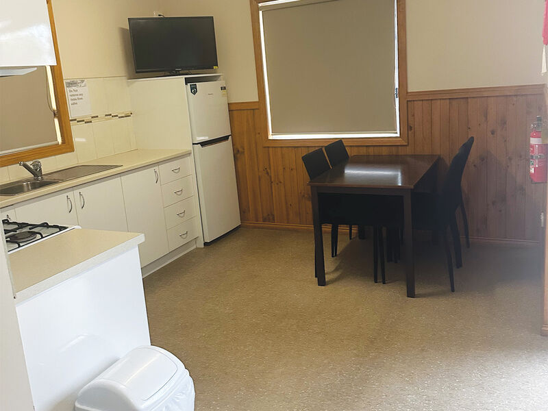 2 Bedroom Pet Friendly Cabins Lake Burrumbeet Caravan Park