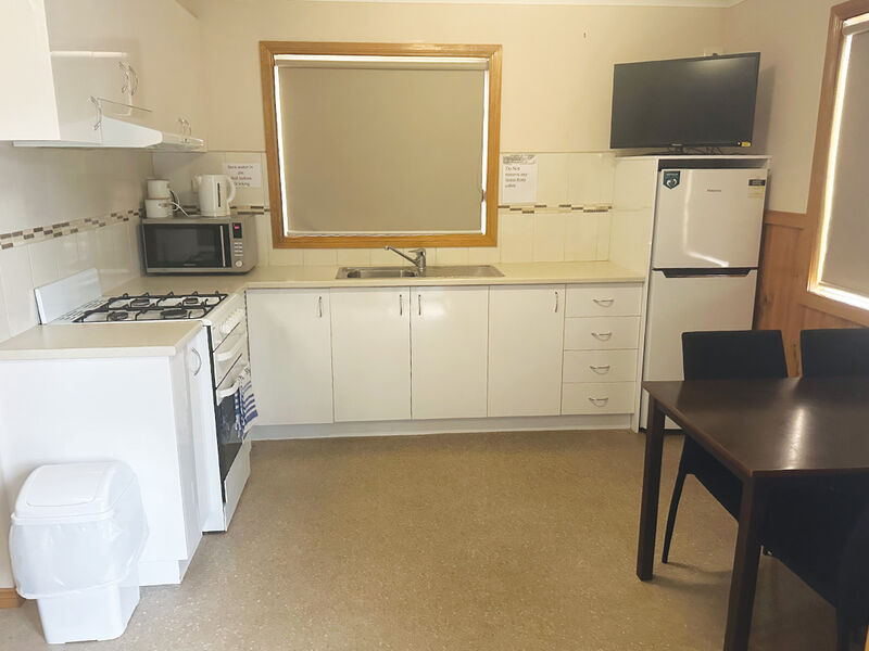 2 Bedroom Standard Cabins Lake Burrumbeet Caravan Park