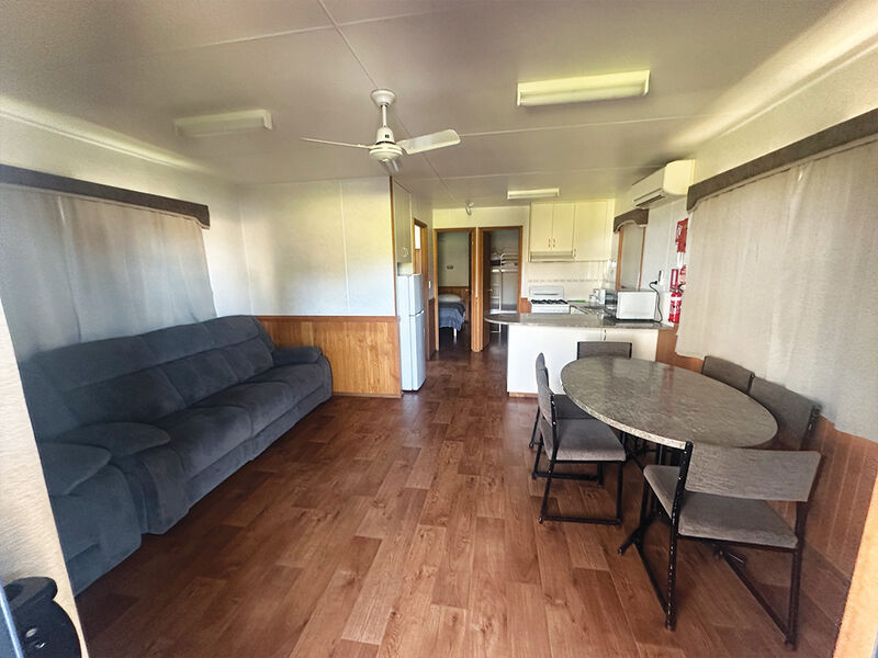 Deluxe 2 Bedroom Cabins Lake Burrumbeet Caravan Park