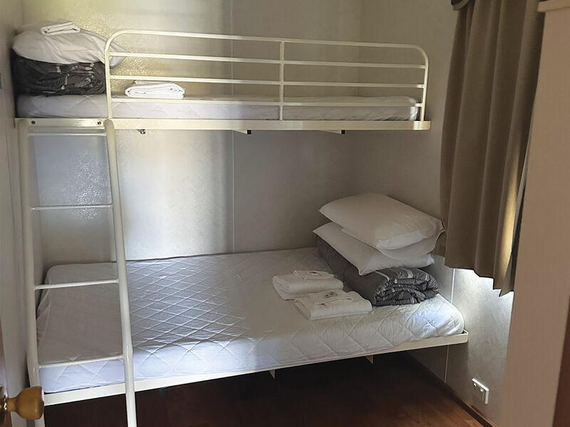 Deluxe 2 Bedroom Cabins Lake Burrumbeet Caravan Park
