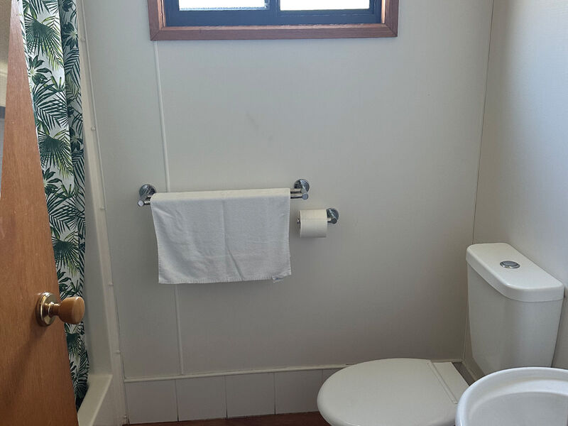Deluxe 2 Bedroom Cabins Lake Burrumbeet Caravan Park