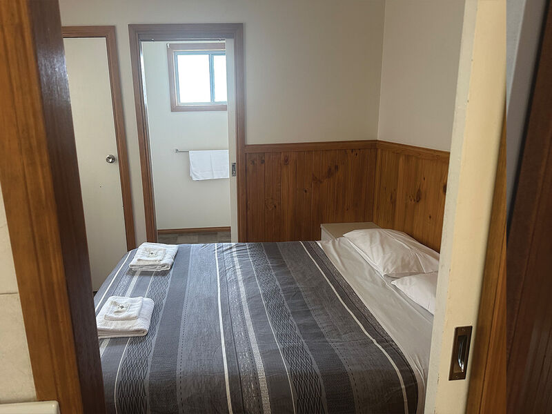 Lake Burrumbeet Caravan Park - 1 Bedroom Pet Friendly Cabin